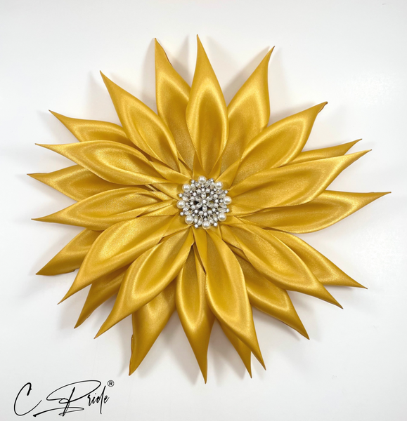 Gold Star Flower Women's Lapel Pin