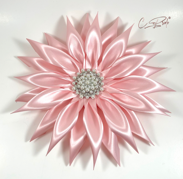Light Pink Star Flower Women's Lapel Pin