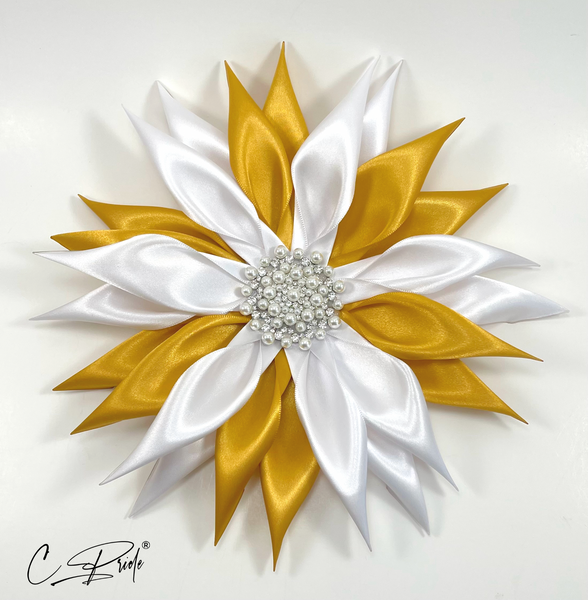 Gold & White Star Flower Women's Lapel Pin