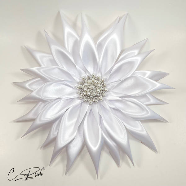 White Star Flower Women's Lapel Pin