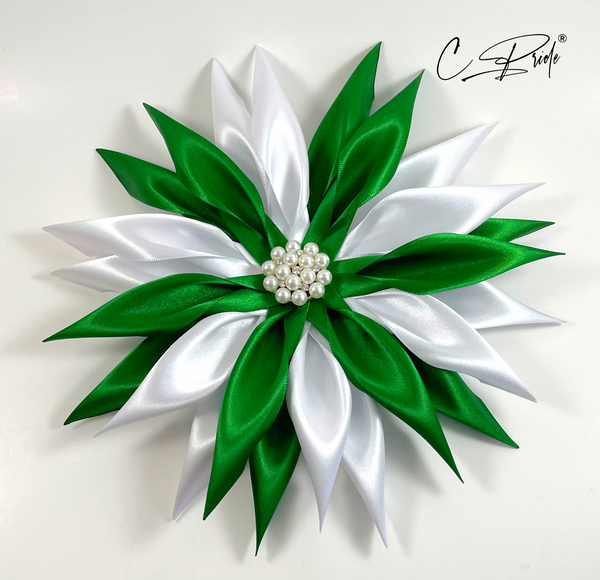Green & White Star Flower Women's Lapel Pin