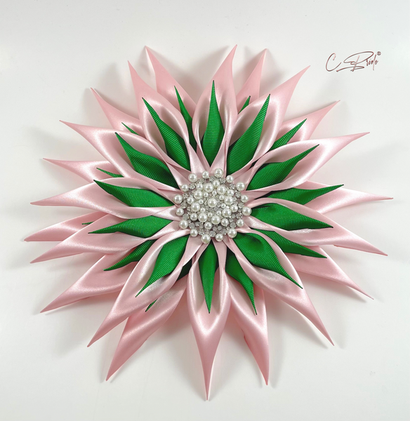 Light Pink & Green Star Flower Women's Lapel Pin